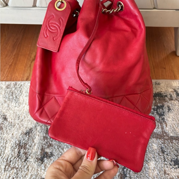 Authentic CHANEL red lambskin bucket with pouch - Picture 8 of 14